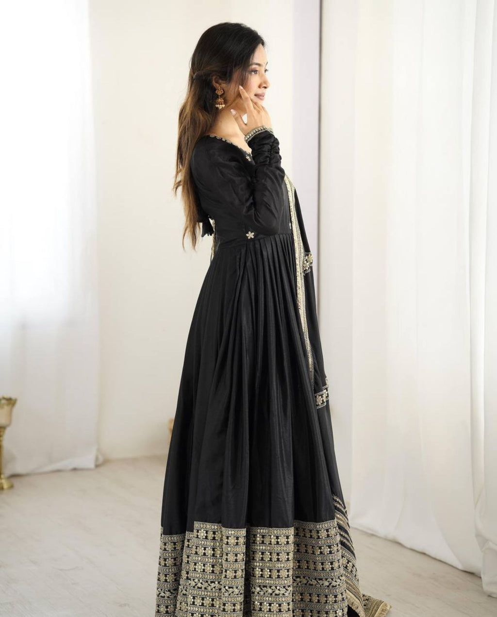 Sable – Midnight Black Regal Threadwork Embroidered Festive Anarkali Set