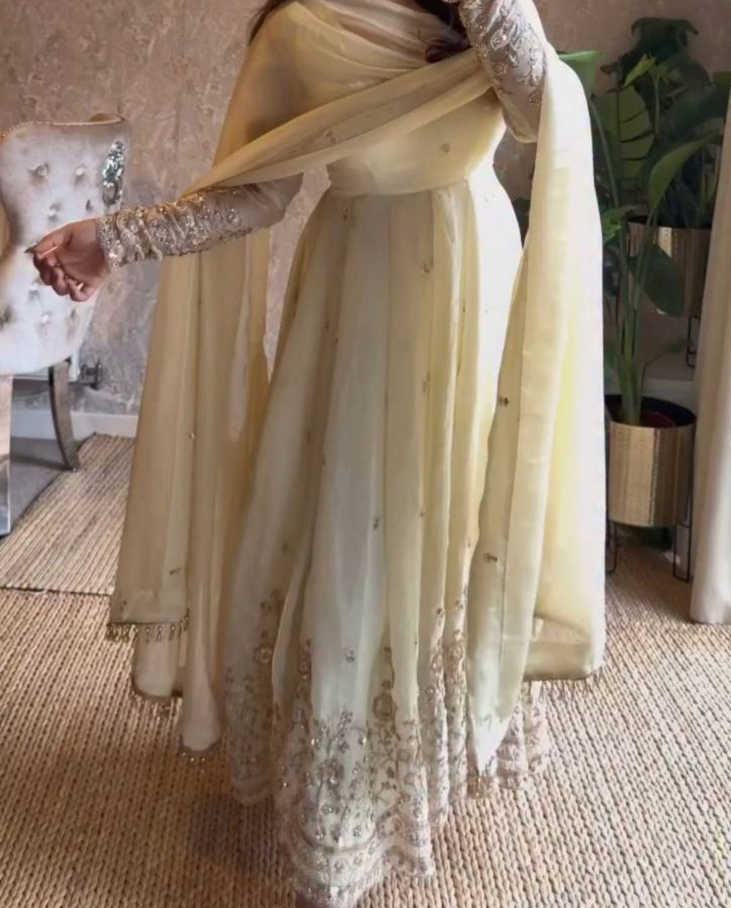 Roux – Soft Ivory Embroidered Anarkali Set