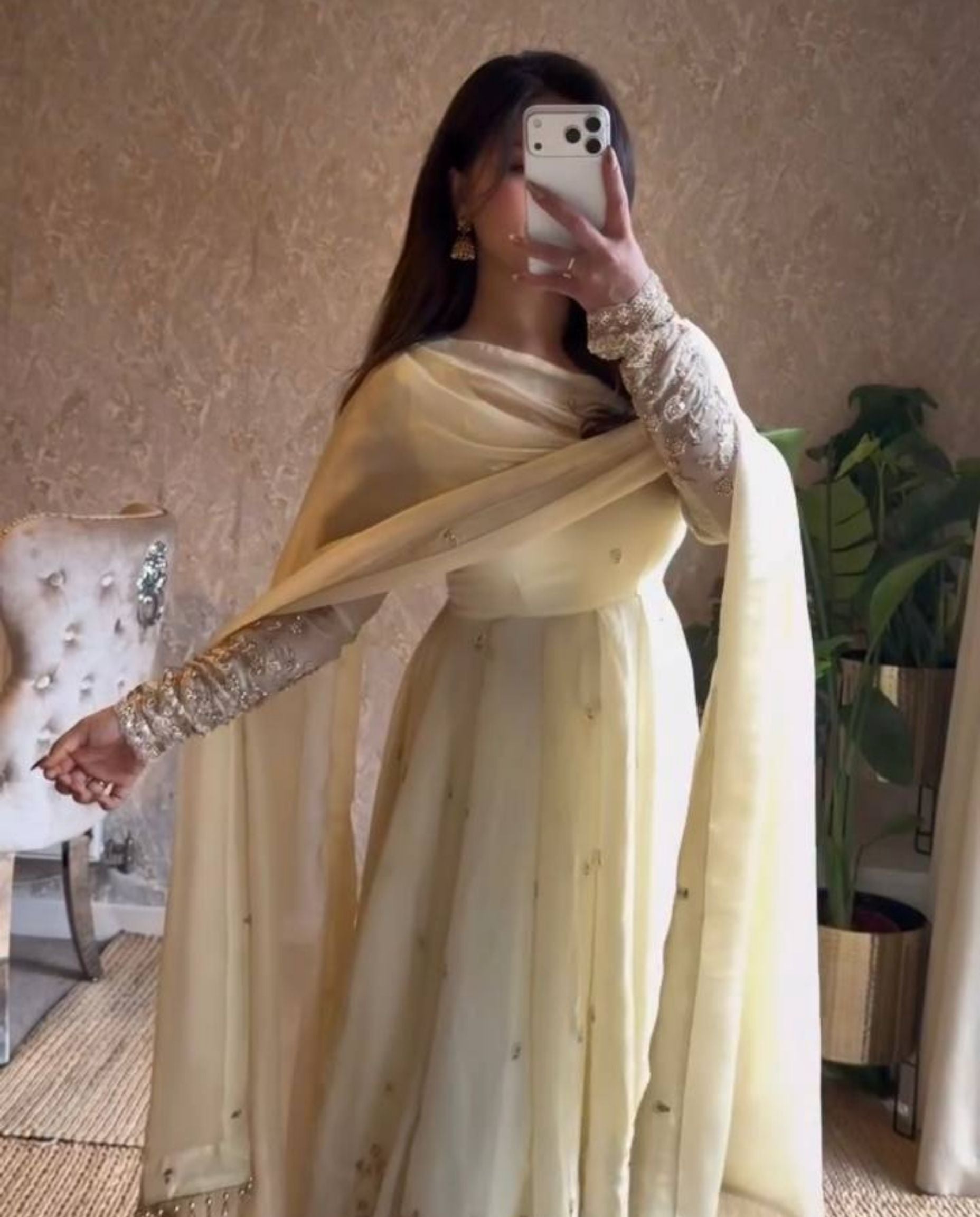 Roux – Soft Ivory Embroidered Anarkali Set