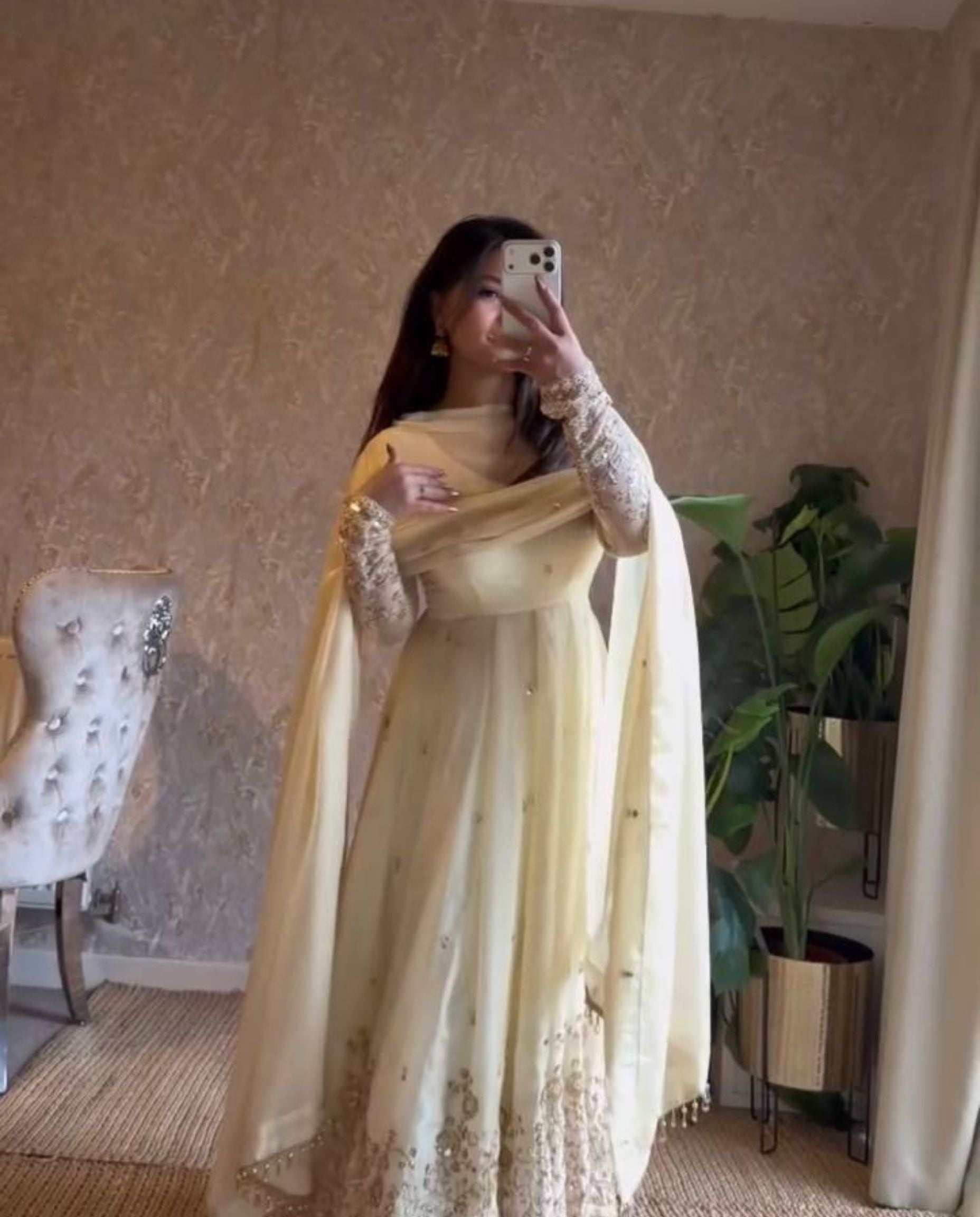 Roux – Soft Ivory Embroidered Anarkali Set